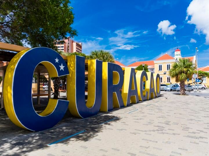 Welcome to Curacao sign in downtown Willemstad