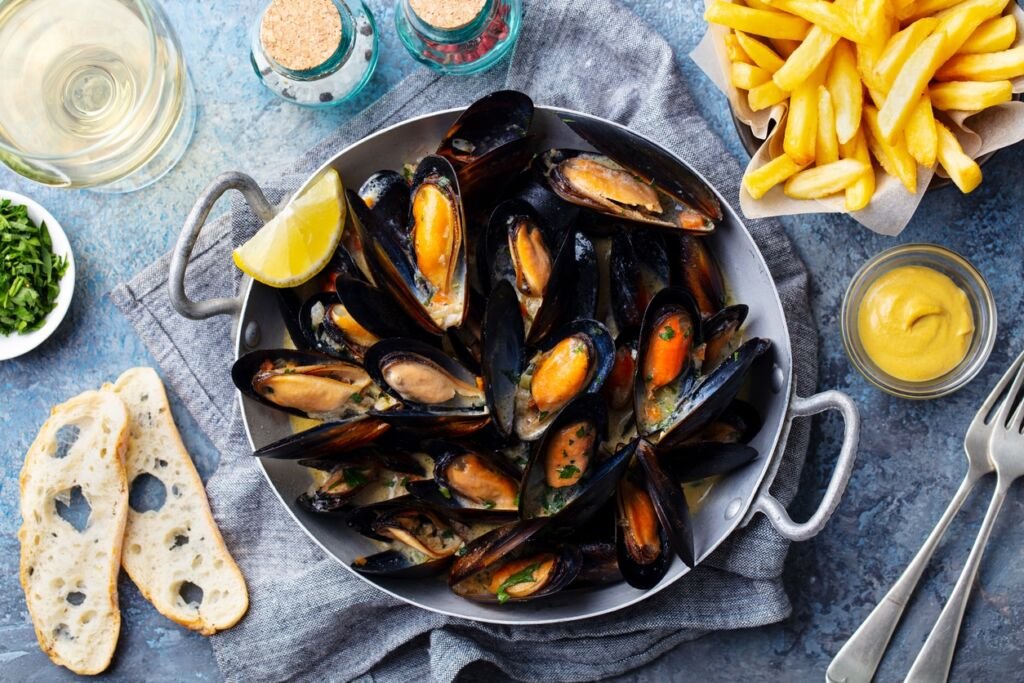 Mussels and fries display