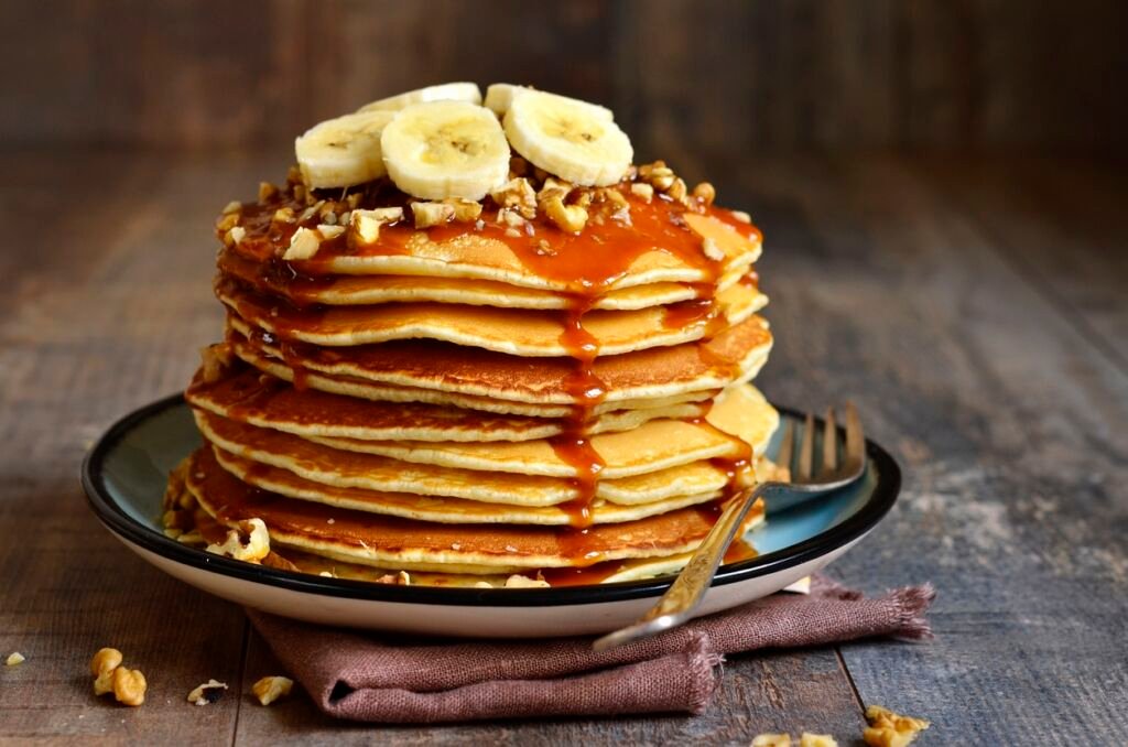 Pancakes with banana, walnut and caramel.