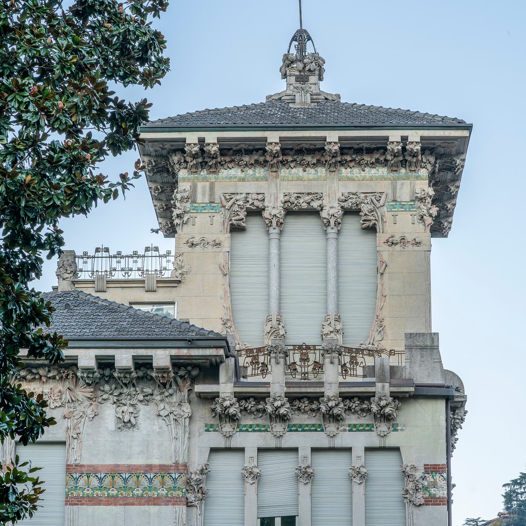 Elegance personified, Villa Bernasconi on Lake Como's shores epitomizes architectural splendor. Crafted in 1906 by Alfredo Campanini, its beauty graces Via Regina 7, Cernobbio, a timeless Italian masterpiece.