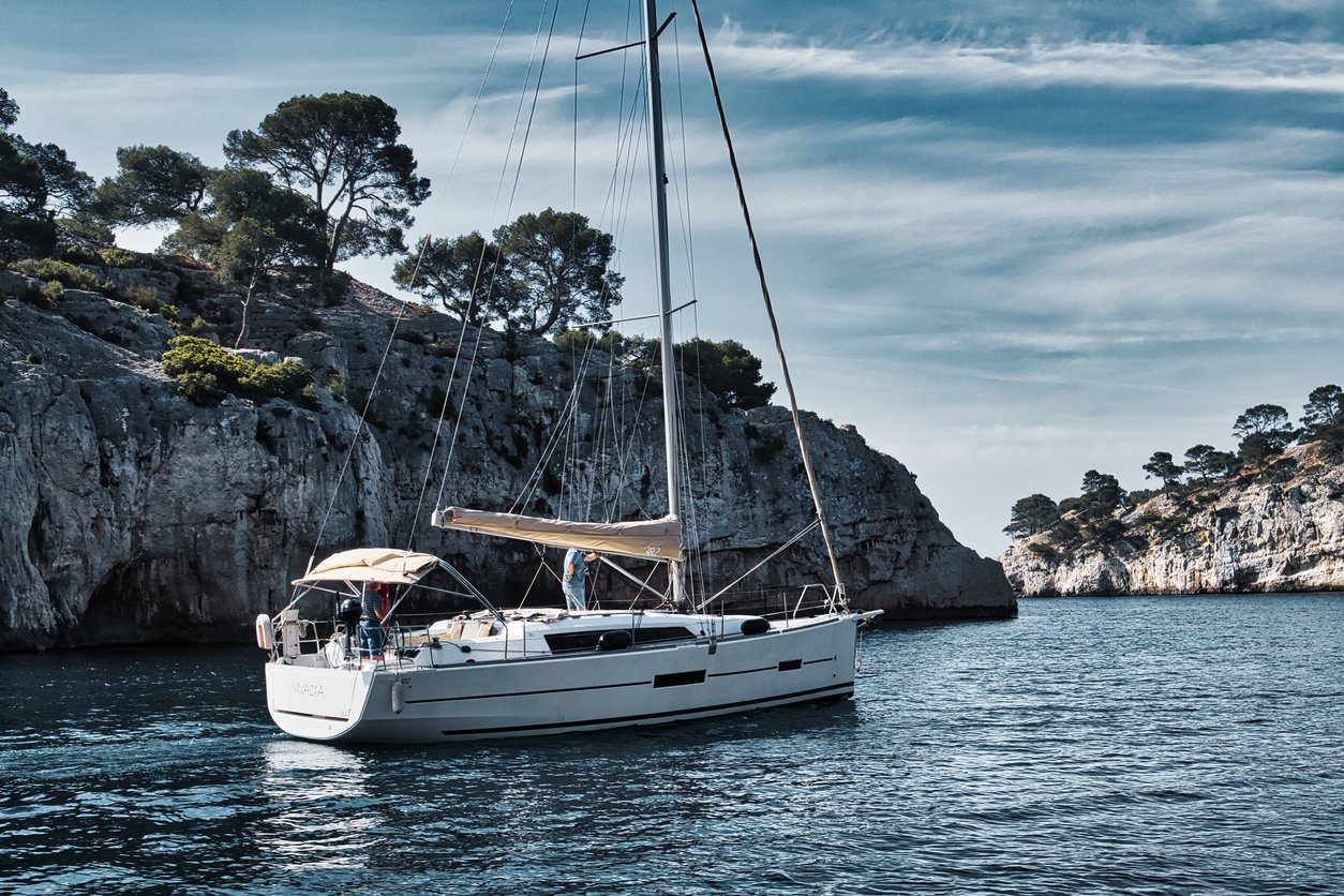 A mesmerizing sea journey unfolds between Marseille and Cassis on the Mediterranean. Majestic cliffs and azure waters paint a breathtaking tableau amidst the enchanting calanques.