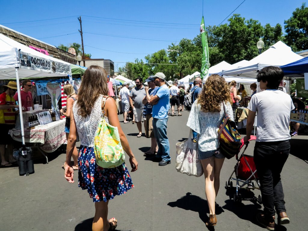 In Denver, Colorado, the South Pearl Street Farmers Market bustles with life. Established in 2001, this vibrant market, boasting over 60 vendors, draws people seeking fresh produce and a lively community experience.